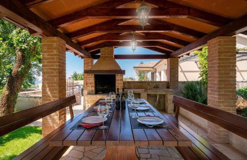 Einzigartige Villa mit Salzwasserpool, Panoramablick, Bikes, Trampolin, Tischtennis - Foto 28