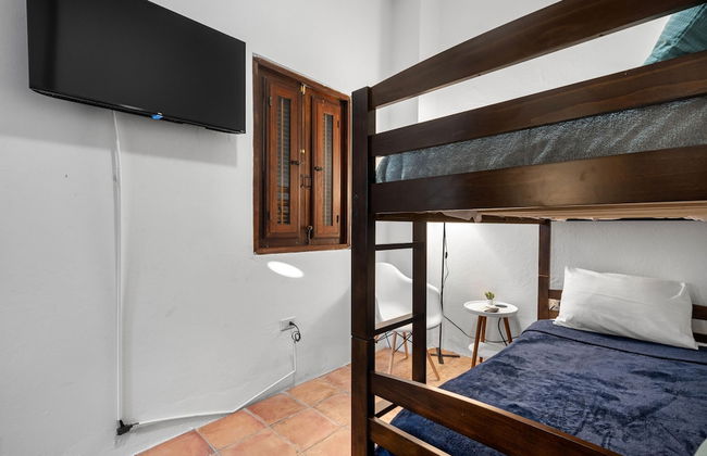 Otium Rentals Penthouse w 2 Terraces - Photo 10