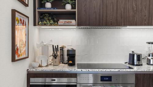 On The 49th Floor! Condo on Highest & Free Parking - Foto 4