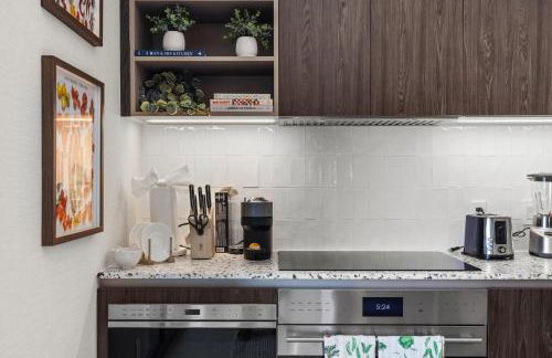 On The 49th Floor! Condo on Highest & Free Parking - Foto 4