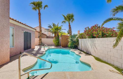 Sleek Vegas Home with Private Pool, Game Room! - Foto 25