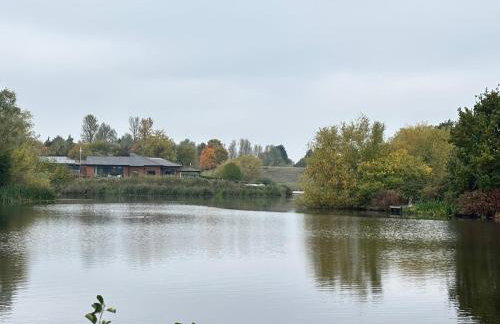 Cosy 2-bed semi-detached house by the lake - Foto 21