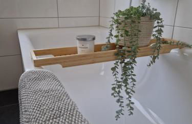 Moderne Wohnung mit Parkplatz und Kaffeevollautomat - Foto 19