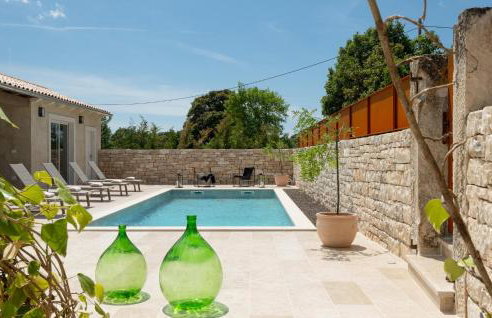 Nice Home In Zminj With Sauna - Photo 14