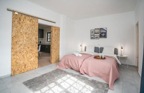 Host Wise - Sunny Spacious House - Terrace & Free Parking - Foto 11