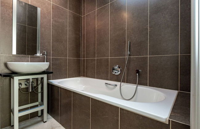 Villa Stay With Pool & Sauna - Foto 26