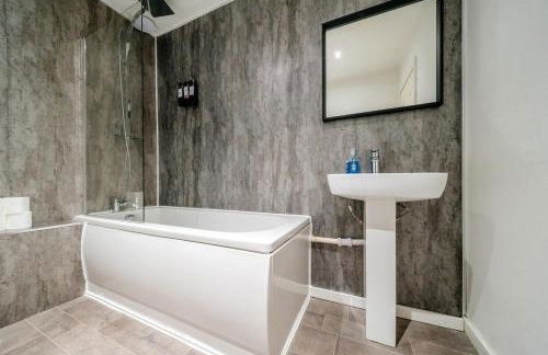 Bottom of Royal Mile 7 Beds Sleeps 12 3 Bthrooms - Photo 14