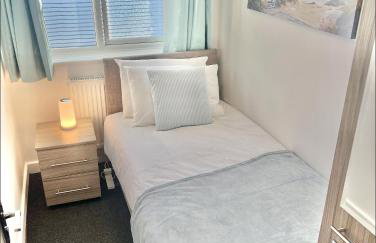 Big 6 Beds Home, Free Private Parking, TV, Garden - Foto 23