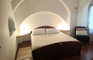 House of the Arches - Photo 1