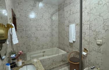 Charming Colonial Countryside Home with Wifi - Foto 7