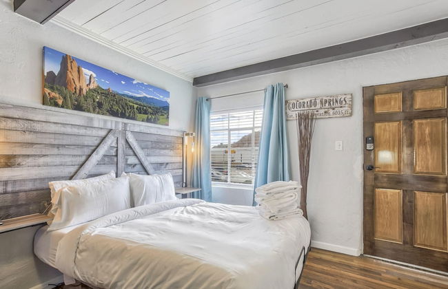 1BD Cozy Suiterestaurants & Hiking!dogs Welcome - Photo 6