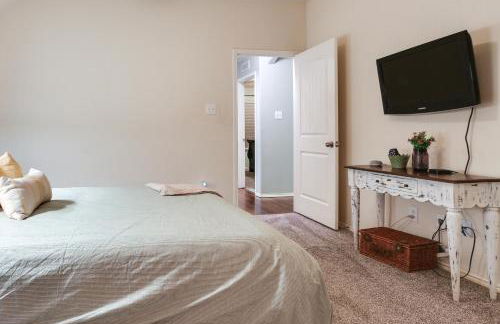 Patio, Pergola and Pool Access Aubrey Retreat! - Foto 12