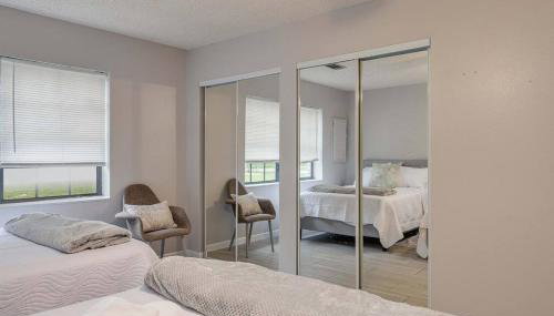 King Bed Suite, Fireside Hot Tub, Gameroom - Foto 4