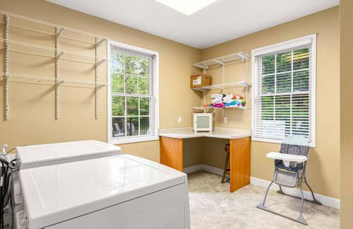 15 Minutes to Asheville! Spacious 7BR Luxury Home | Pool | Hot Tub | Game Room - Foto 67