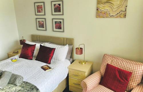 Lovely 4-bed home sleeps 8 Nr Bolton Stadium & M61 - Photo 36