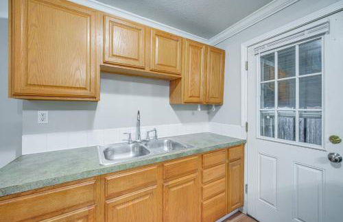 2 Mi to Lake Erie Home with Yard in Euclid! - Foto 12