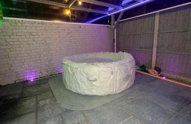 Luxxe House with Hot tub and Pool table - Photo 57