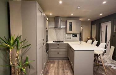 2 bedroom self catering detached outhouse with garden area - Photo 15