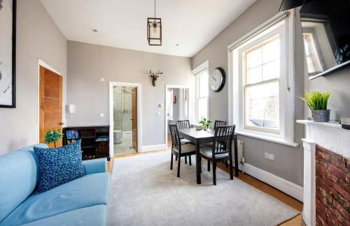 Sunny Corner Apartment in Center of London - Photo 3