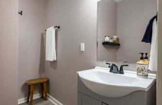 Modern & Stylish - Mins to Downtown - Family Friendly - Photo 24