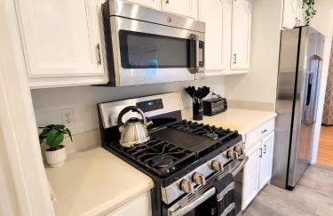 Private and large 2 bedroom house with Pool table, backyard and office near attractions - Foto 25