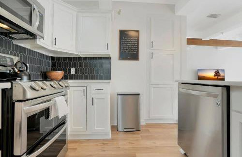 Park It At the Butterfield Garage, Historic Pre-Prohibition Style Apt in the Heart of Downtown - Foto 8