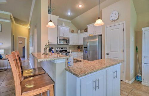 Unwind Fireside! Harker Family Retreat with Yard - Foto 10