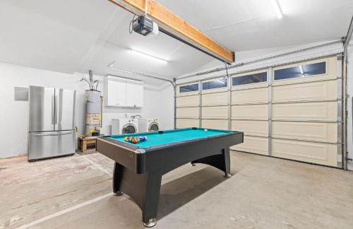 Dog-Friendly House with Hot Tub, AC, Game Room - Photo 64