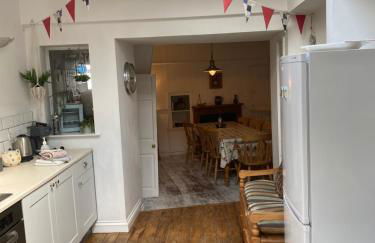 Fermaine, 50m from sea, garden, dogs, town centre - Photo 9