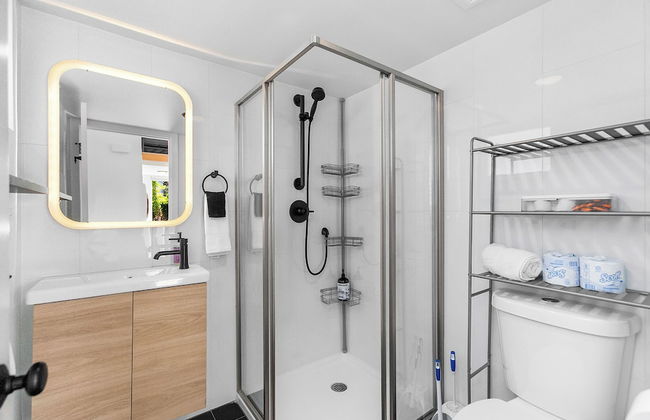 Sleek & Stylish Urban Loft - Foto 9