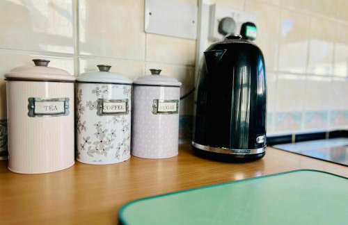 4-Bedroom House 5 mins to Beach & Parking - Foto 58