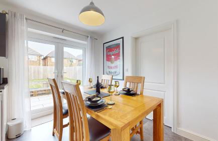 Rare find - new build 3 bedroom house near Cheshire Oaks - Photo 33