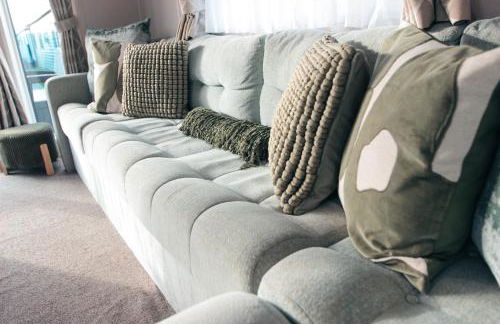 Harbour View at Avocet Crescent - Luxury Lodge with Hot Tub - Hayling Island - Mill Rythe Holiday Village - Photo 16