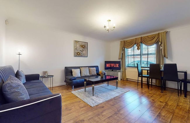 Stunning 2-bed Apartment in Grays - Photo 9