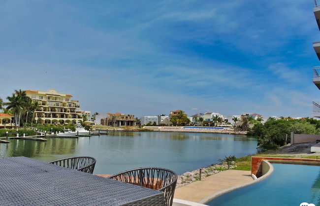 Lujoso departamento con vista a la marina (K) - Foto 1