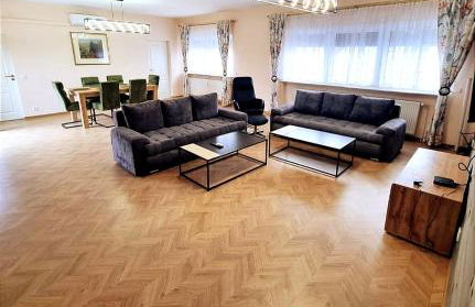 OVER RIVER near FRANKFURT-130 QM-4 ROOMS- 6 BEDS- FREE PARKING- AC - Foto 1