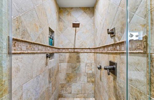 Beachfront Hideaway! Luxury Beachfront, SwimSpa, Game Room, Firepit by Bolivar Vacations - Foto 43