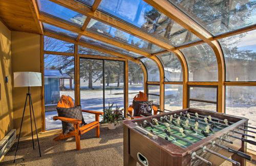 4 Season, Waterfront Houghton Lake House with Dock! - Foto 1