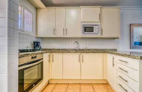 Charming Townhouse in El Faro, Spain, Studding Sea View & Community Pool - Foto 27
