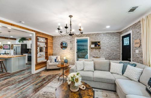 Walk to Boat Ramp Newly Remodeled Seadrift Home! - Foto 1