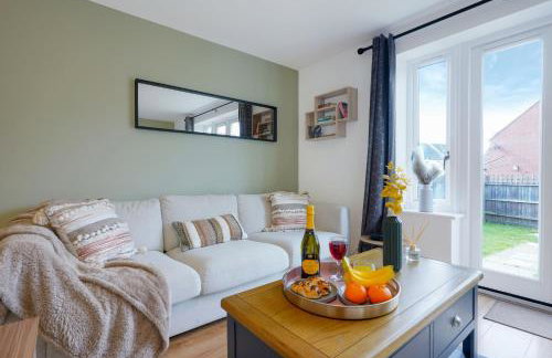 Charming House - Close to Shops & City Centre - Free Parking, Self-Check-In, Fast WiFi & Smart TV with Netflix by Yoko Property - Foto 3