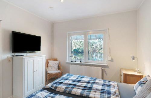 Idyllic Lakeside Cottage - Foto 13