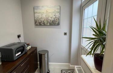 En-suite Double Room - Private Entrance & Free Parking - Foto 29