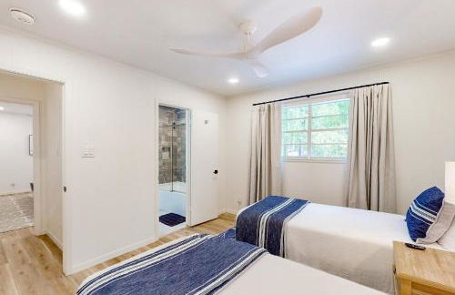 6 Mi to Lake Brookeland Home with Treehouse Vibes - Photo 21