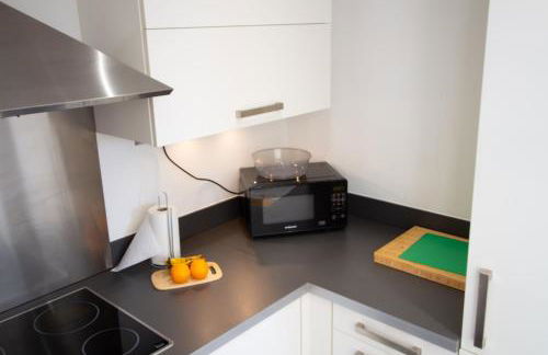 Central Gem: Cosy 2BR with Private Balcony - Foto 19