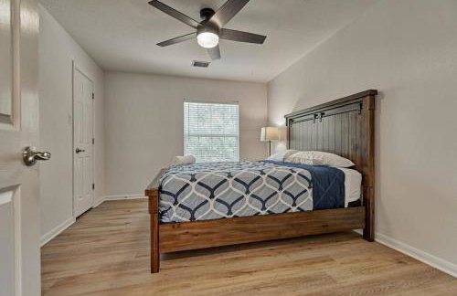 New!4BR with Easy Access to all Woodlands Amenities - Photo 30