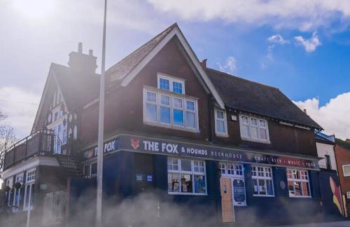 The Fox Den - Photo 9