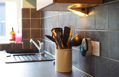 Air Maison - Family Home with Off-Road Parking - Photo 38