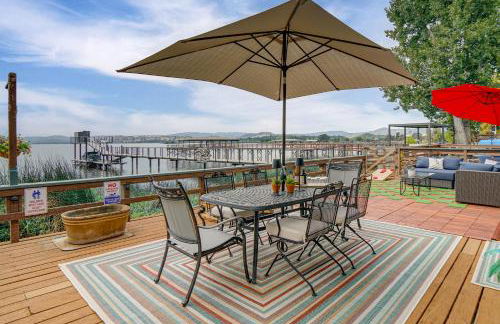 Waterfront Clear Lake Home with Game Room and Deck! - Foto 36