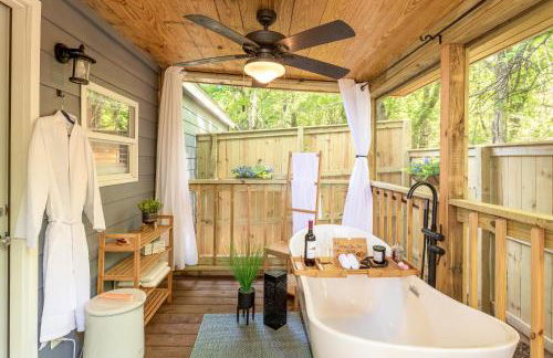 The Small Modern Villa Outdoor Tub-Unit B - Photo 1